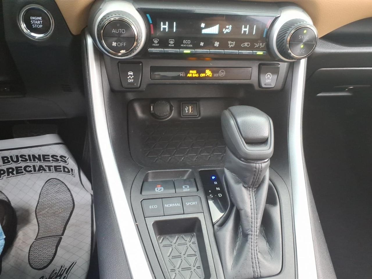 Toyota RAV4 XLE FWD (Natl) 2024