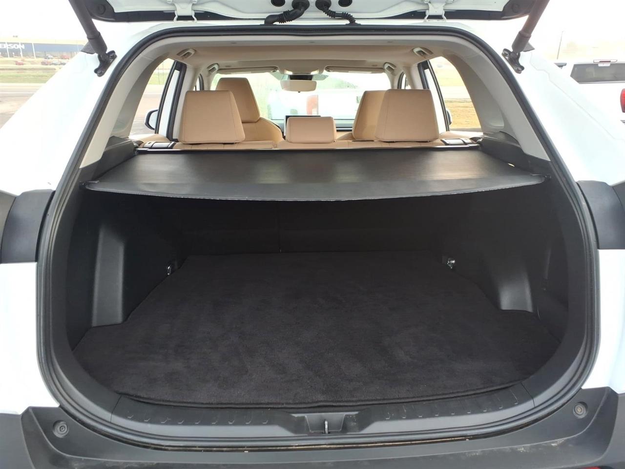 Toyota RAV4 XLE FWD (Natl) 2024