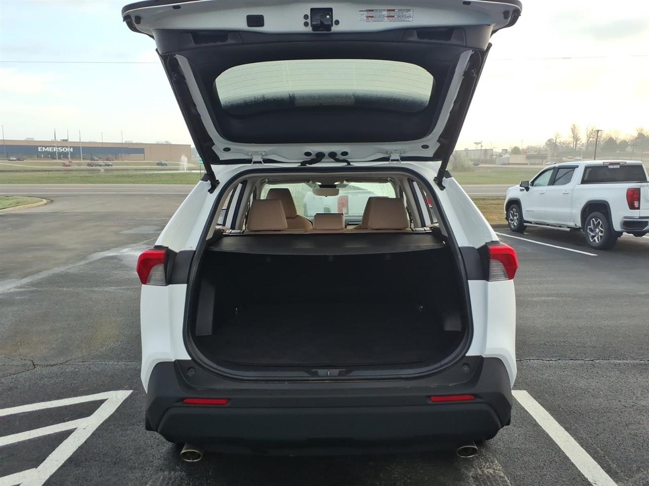 Toyota RAV4 XLE FWD (Natl) 2024