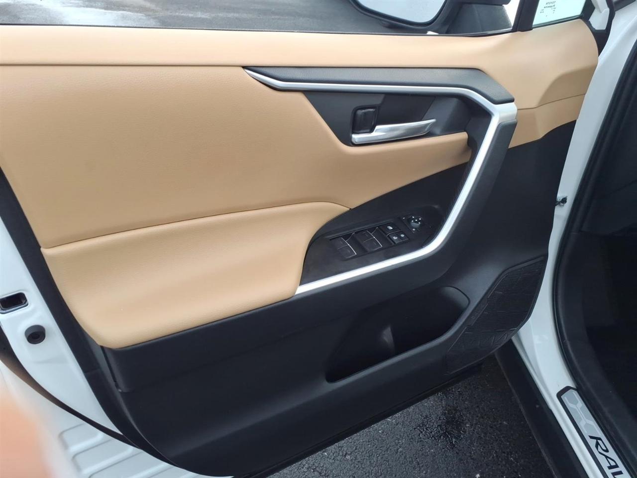 Toyota RAV4 XLE FWD (Natl) 2024