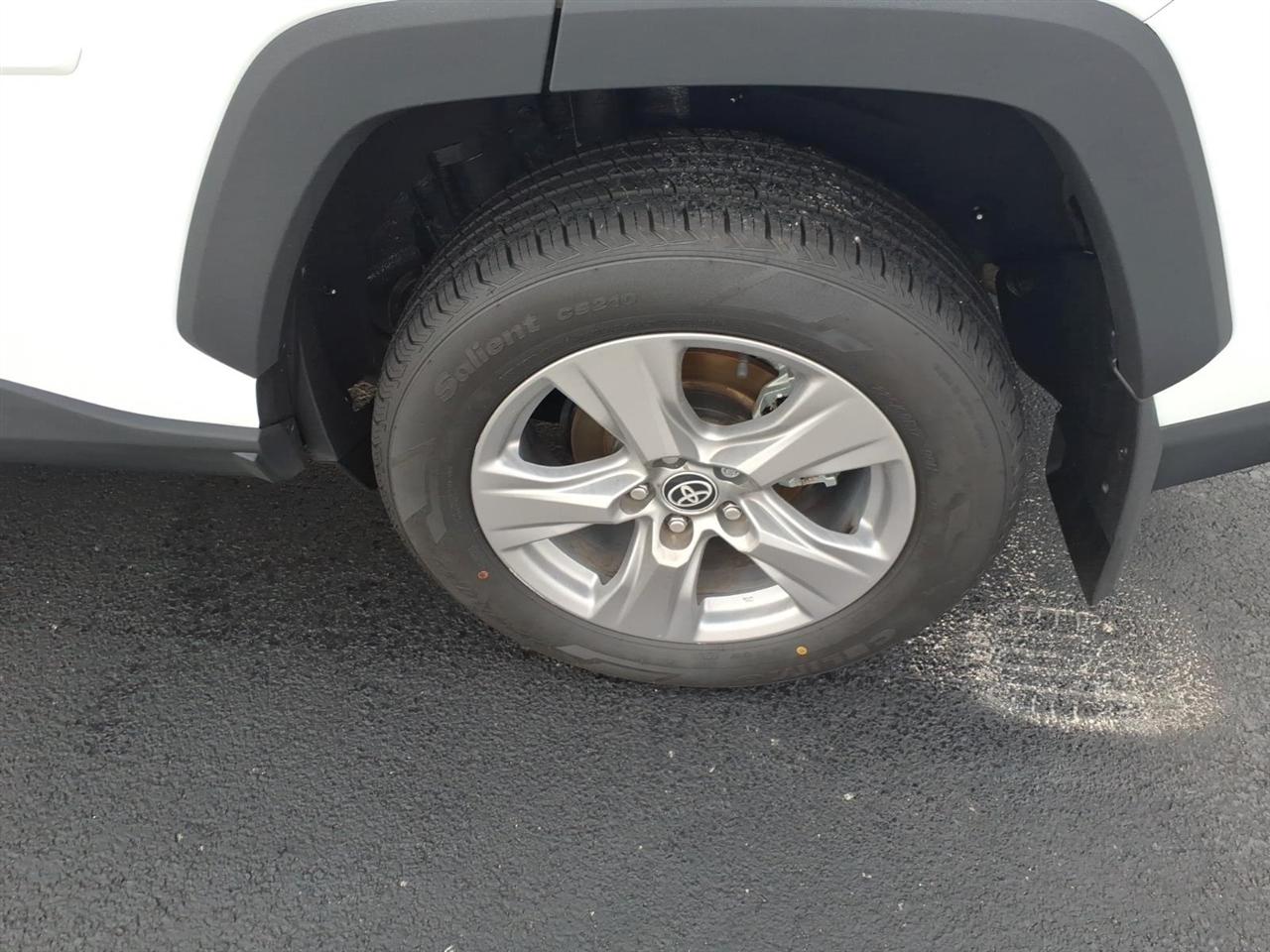 Toyota RAV4 XLE FWD (Natl) 2024