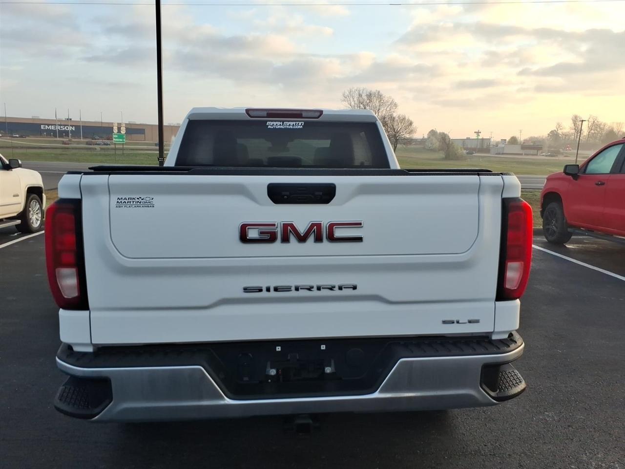 GMC Sierra 1500 2WD Crew Cab 147" SLE 2022