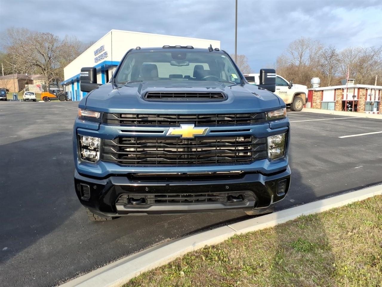 Chevrolet Silverado 2500HD 4WD Crew Cab 159" Custom 2025