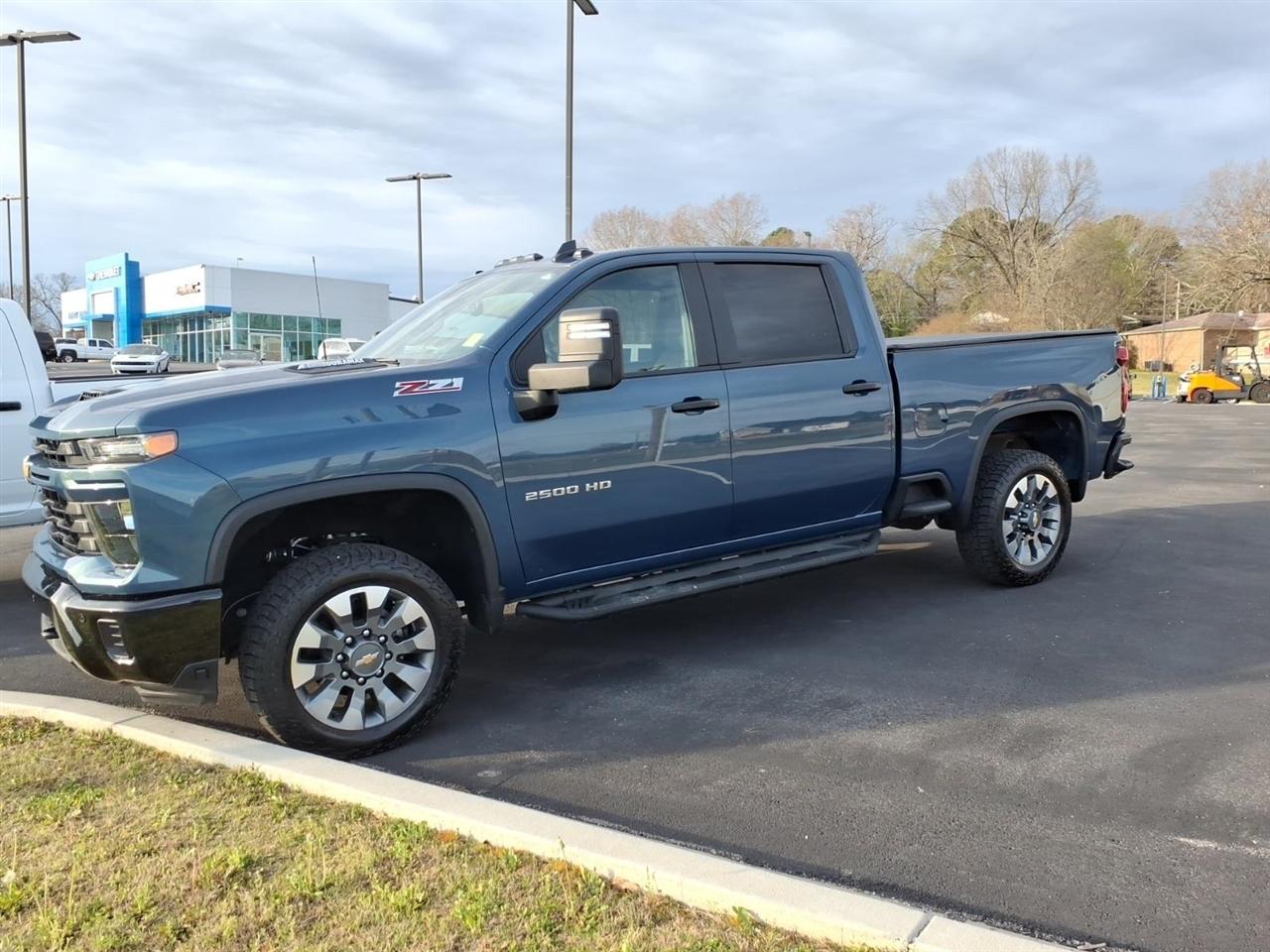Chevrolet Silverado 2500HD 4WD Crew Cab 159" Custom 2025