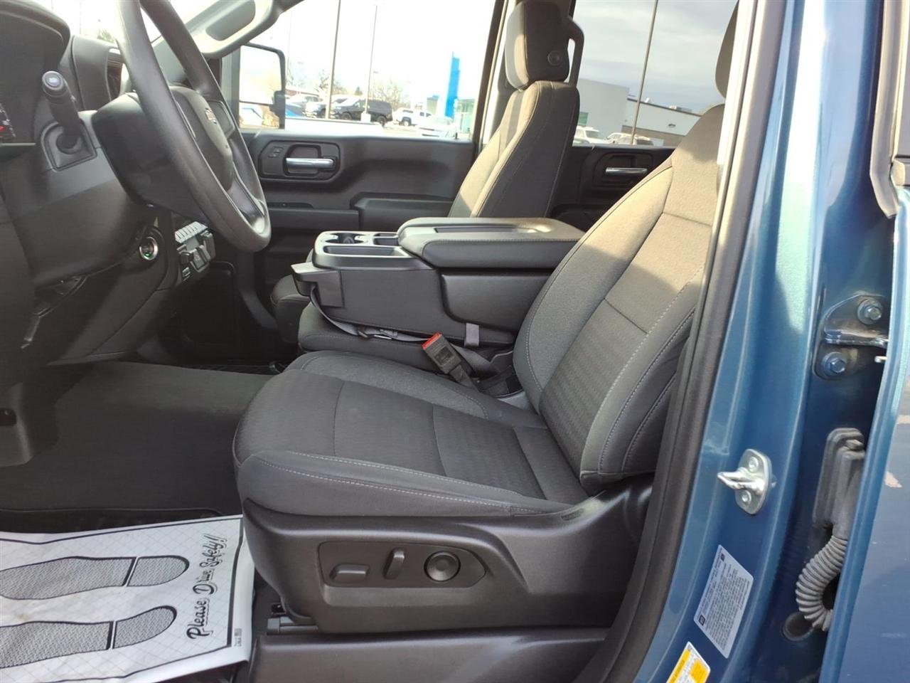 Chevrolet Silverado 2500HD 4WD Crew Cab 159" Custom 2025