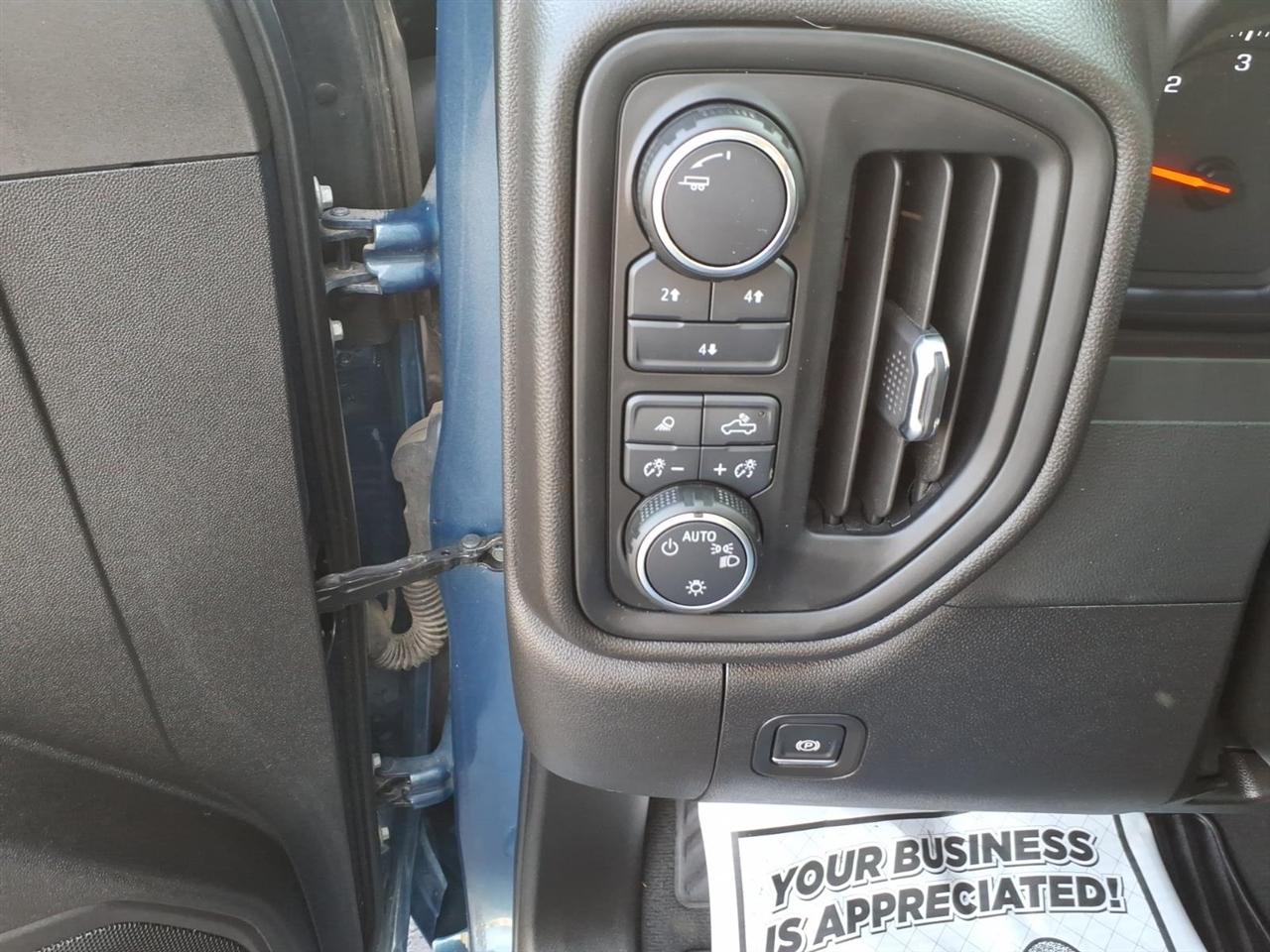 Chevrolet Silverado 2500HD 4WD Crew Cab 159" Custom 2025