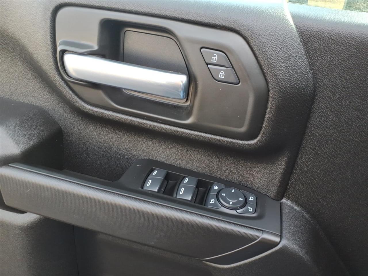 Chevrolet Silverado 2500HD 4WD Crew Cab 159" Custom 2025