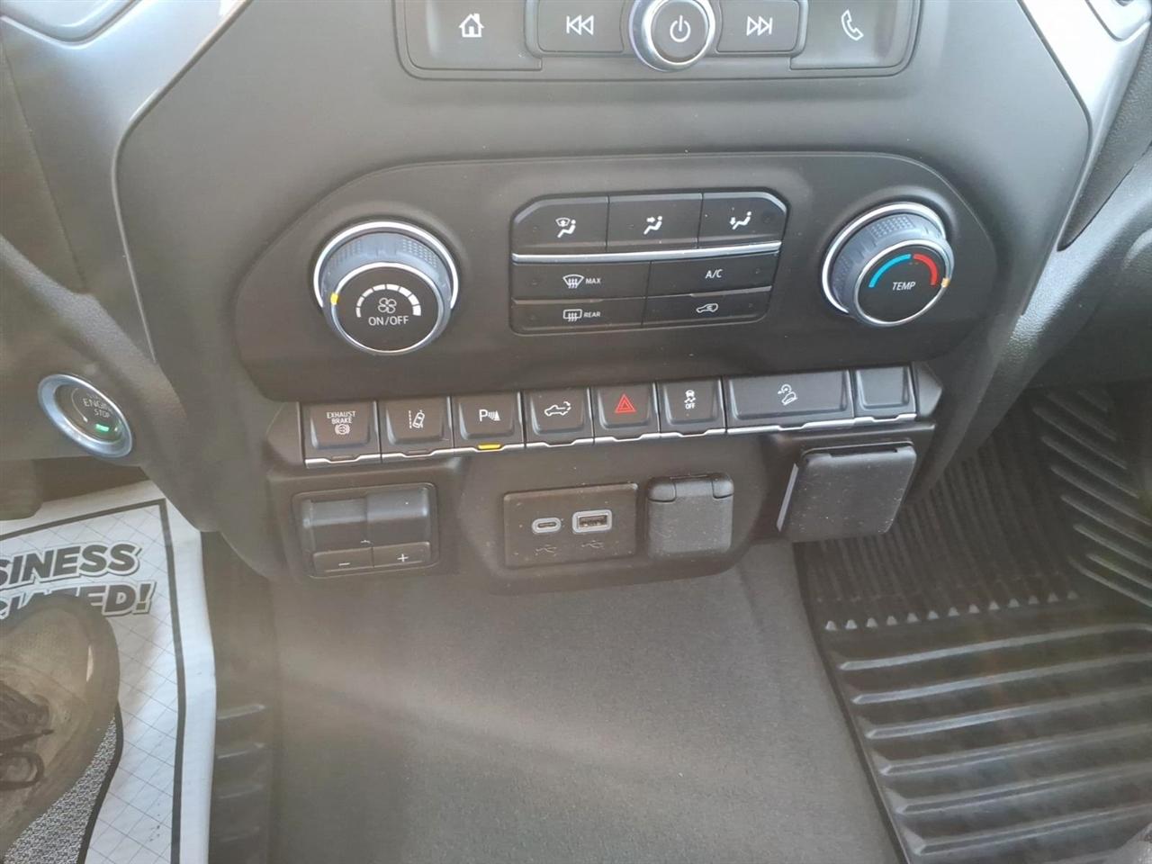 Chevrolet Silverado 2500HD 4WD Crew Cab 159" Custom 2025