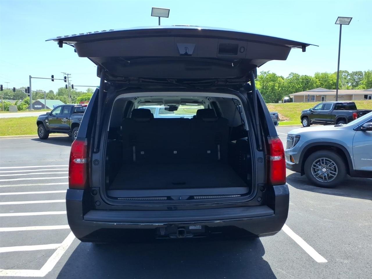 Chevrolet Suburban 2WD 4dr LT 2020