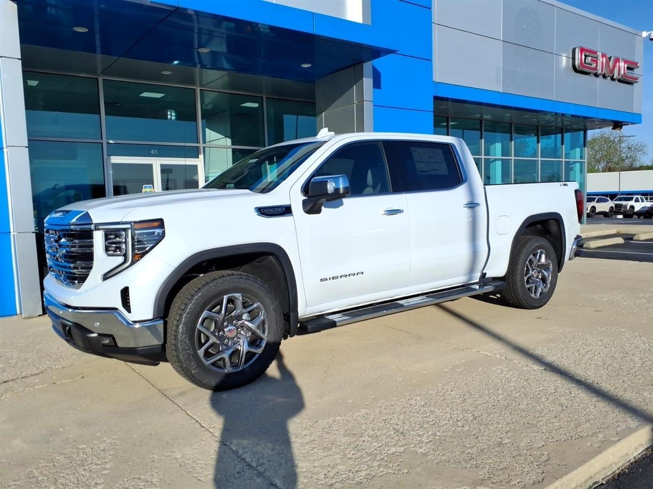 GMC Sierra 1500 4WD Crew Cab 147" SLT 2026