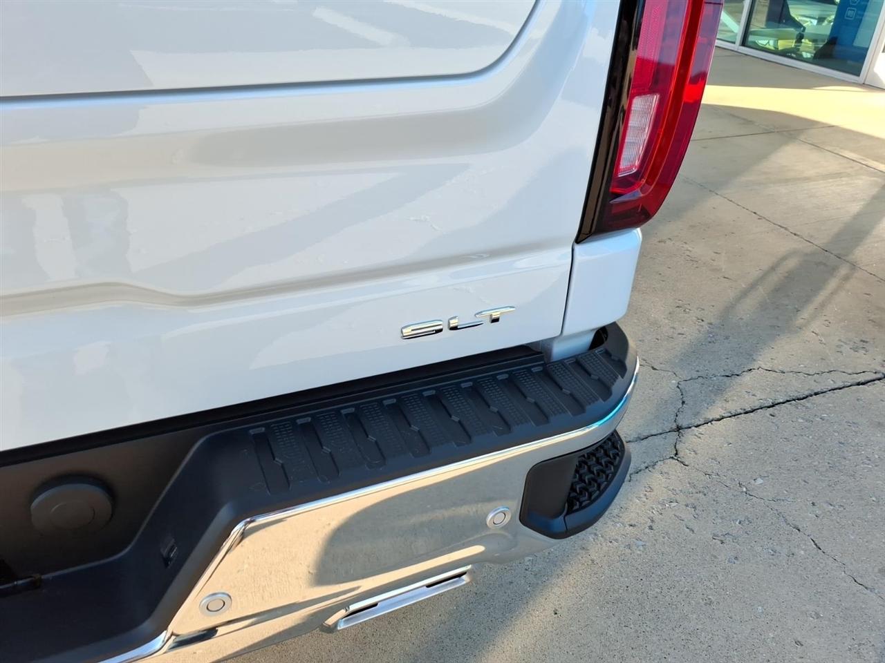 GMC Sierra 1500 4WD Crew Cab 147" SLT 2026