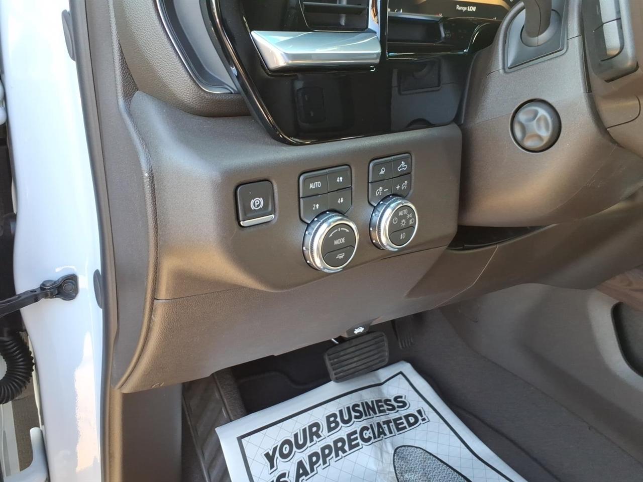 GMC Sierra 1500 4WD Crew Cab 147" SLT 2026