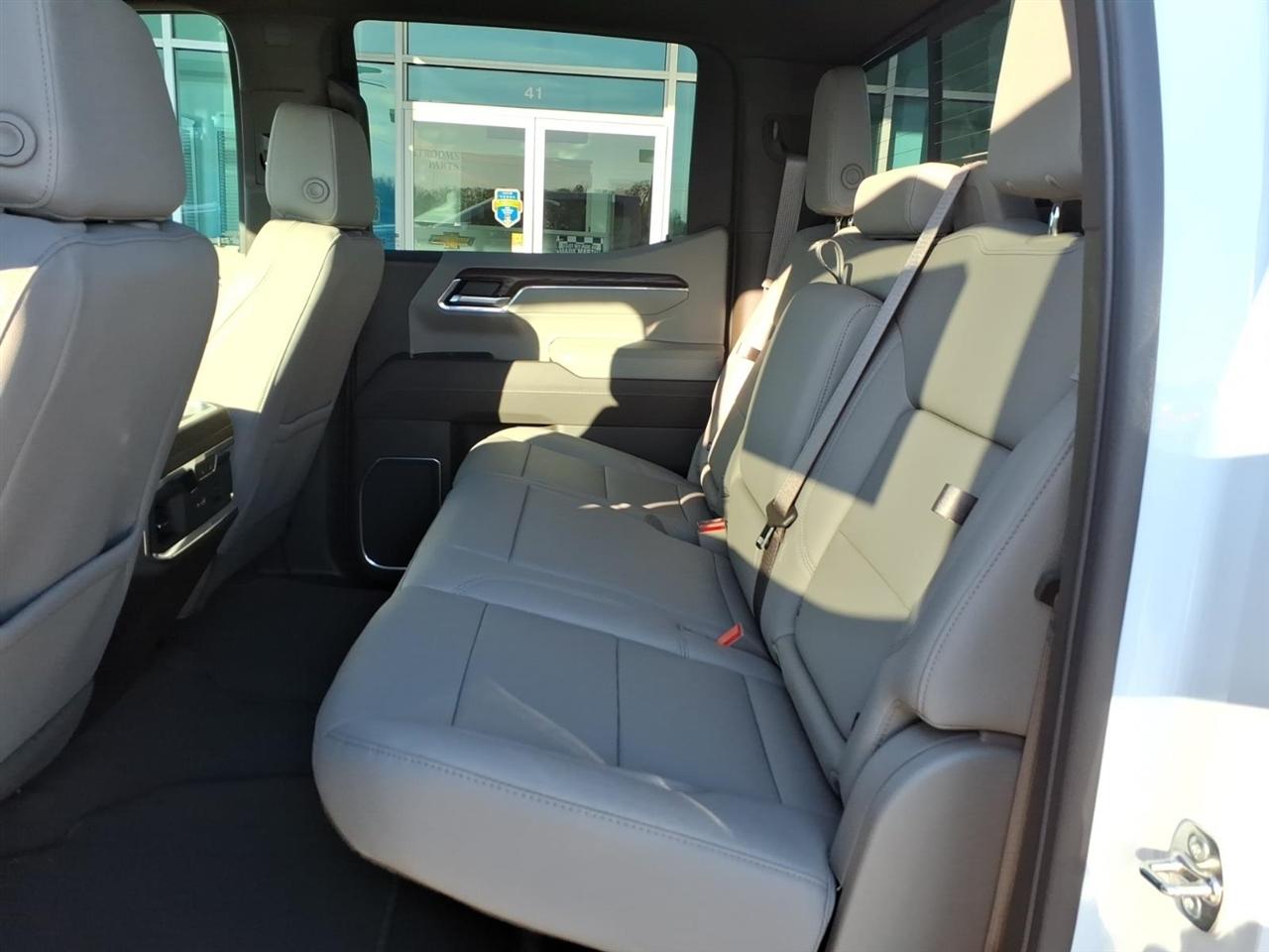 GMC Sierra 1500 4WD Crew Cab 147" SLT 2026