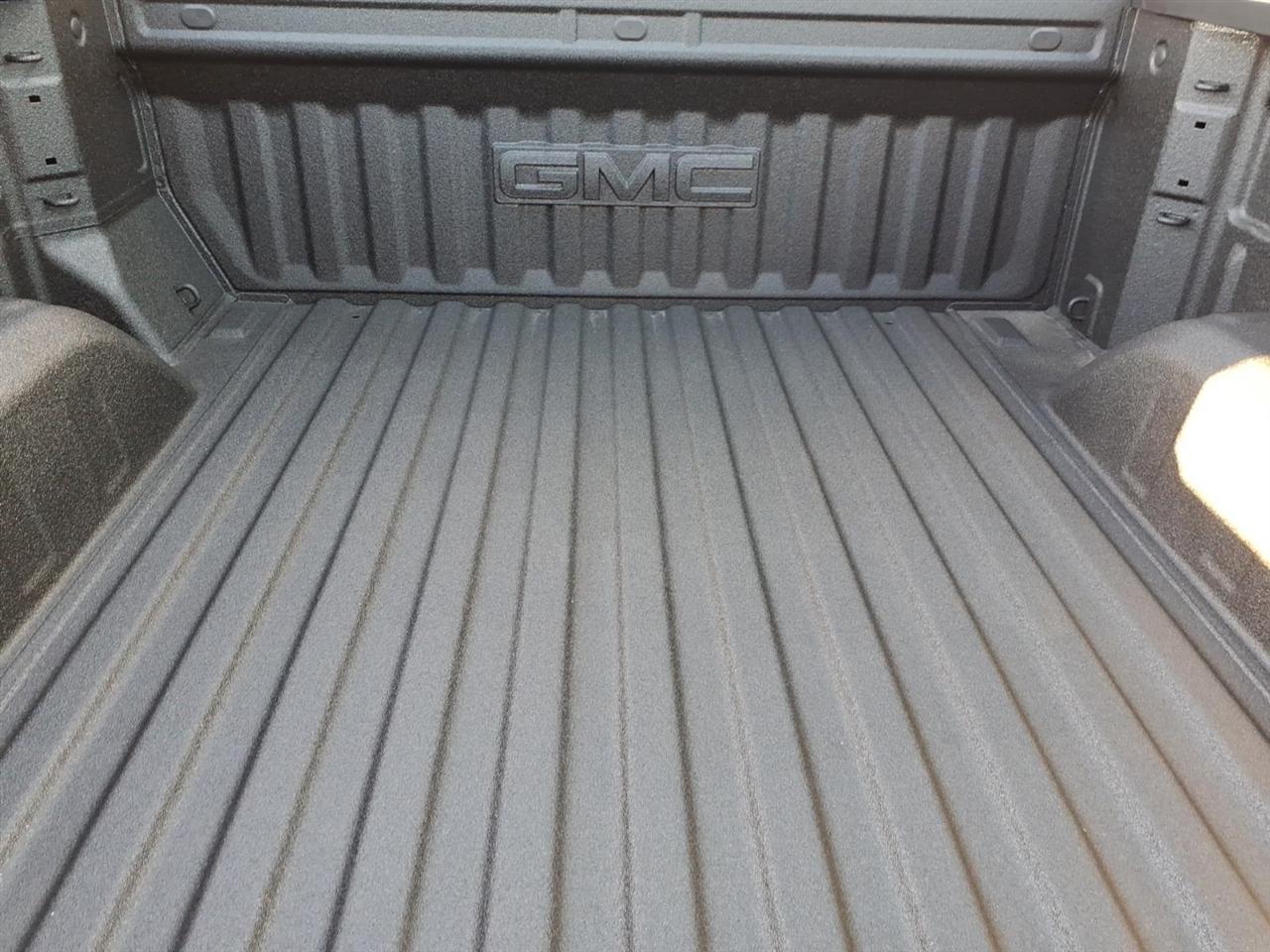 GMC Sierra 1500 4WD Crew Cab 147" SLT 2026