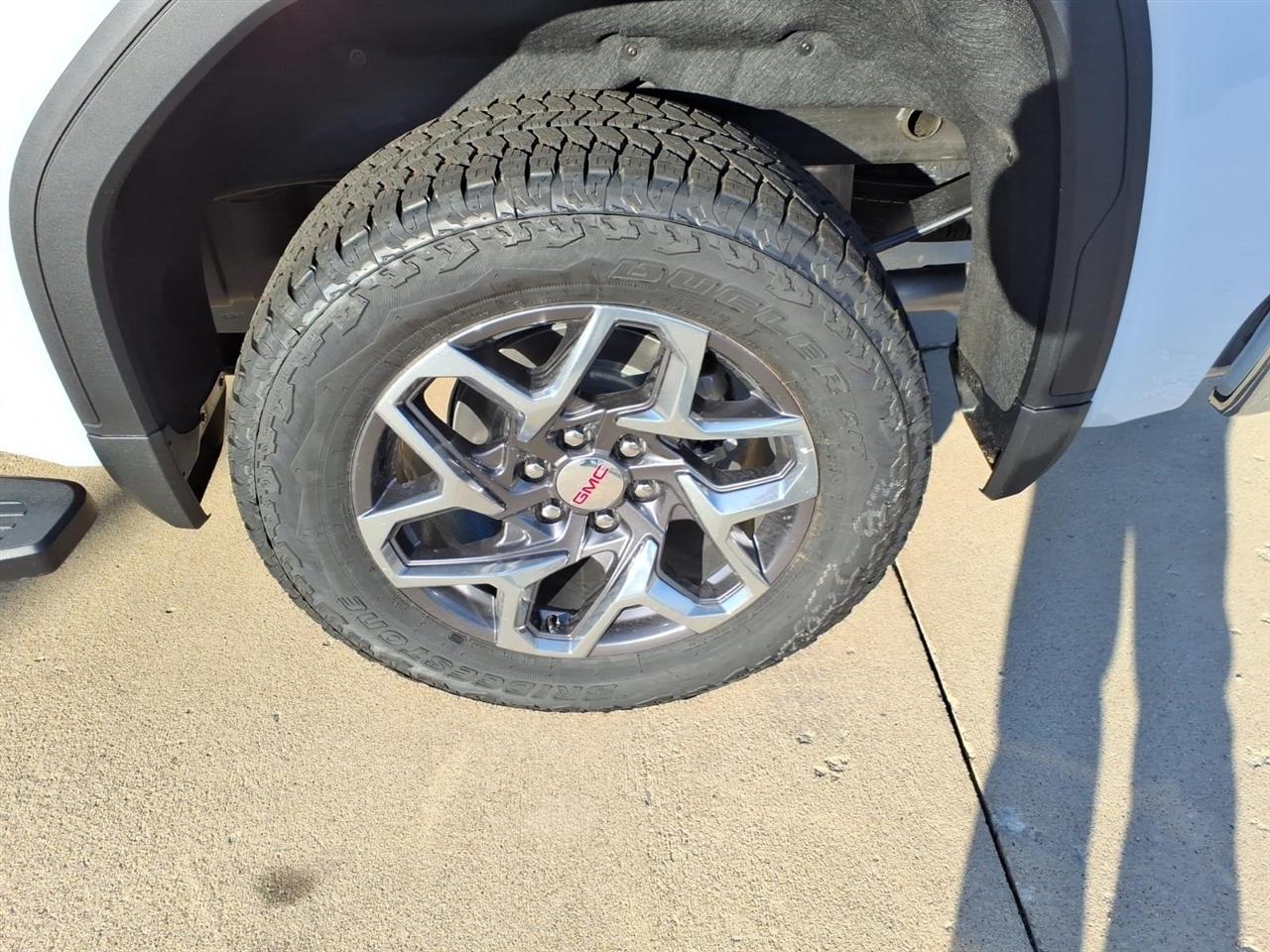 GMC Sierra 1500 4WD Crew Cab 147" SLT 2026