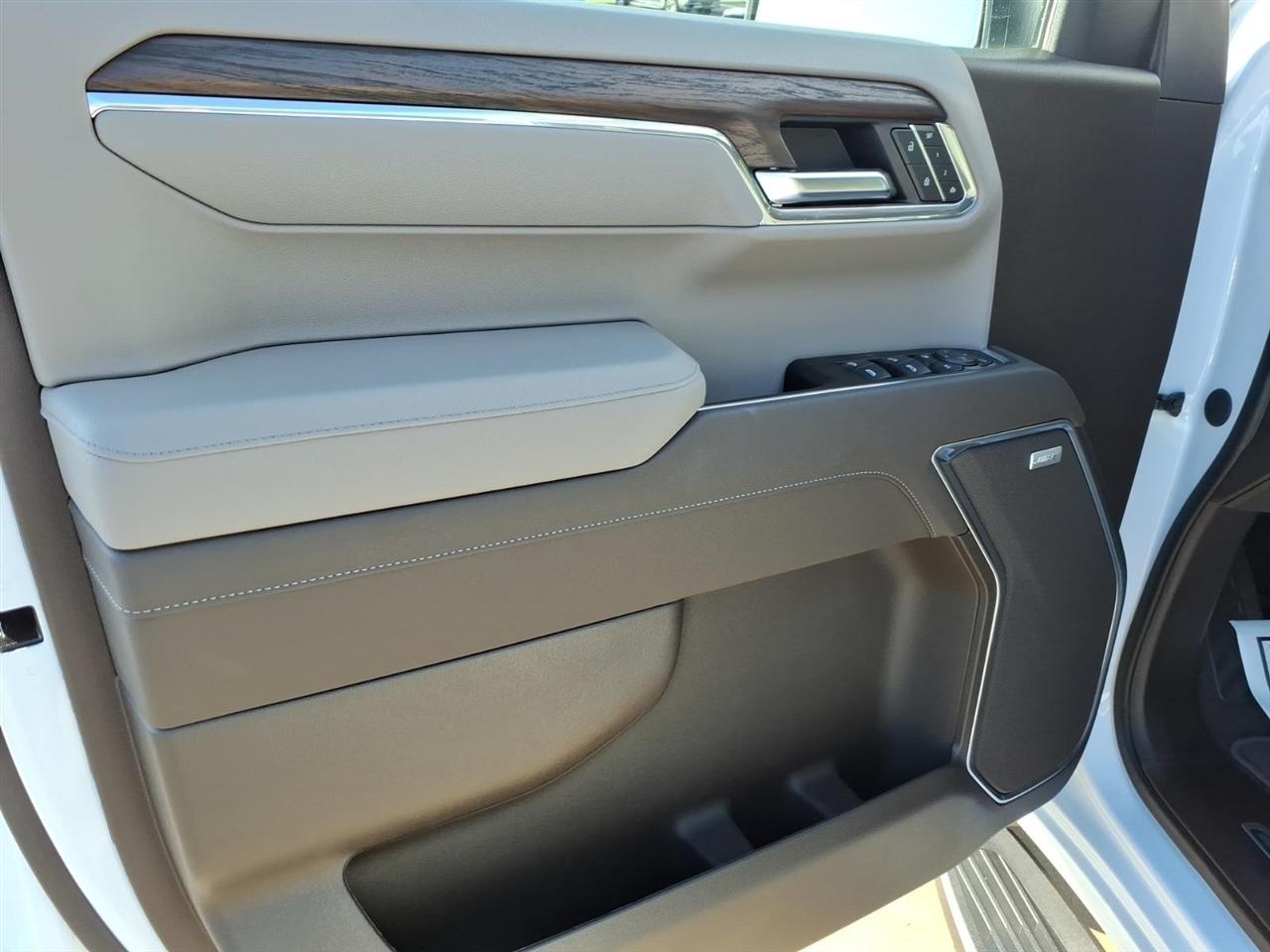 GMC Sierra 1500 4WD Crew Cab 147" SLT 2026