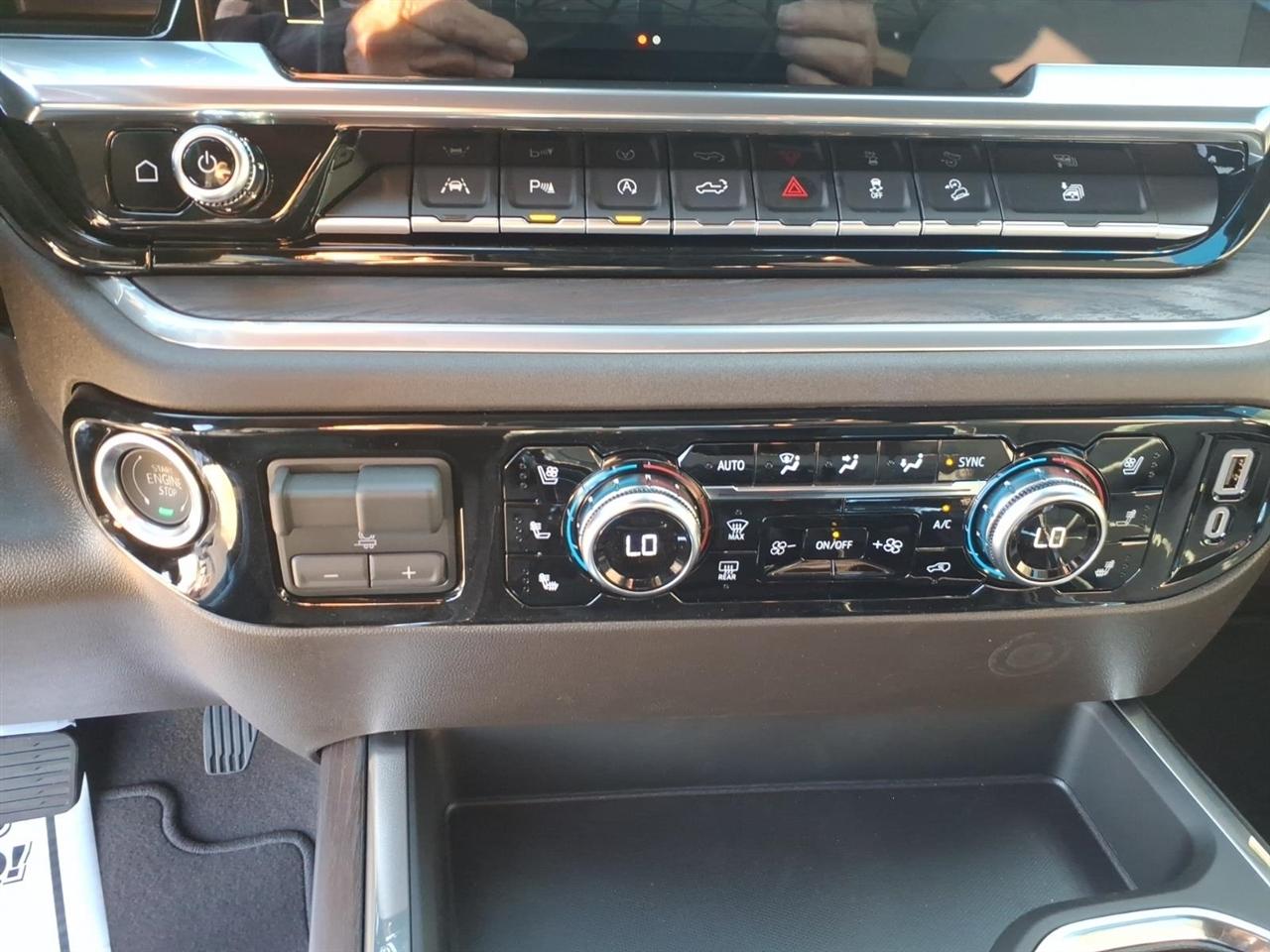 GMC Sierra 1500 4WD Crew Cab 147" SLT 2026