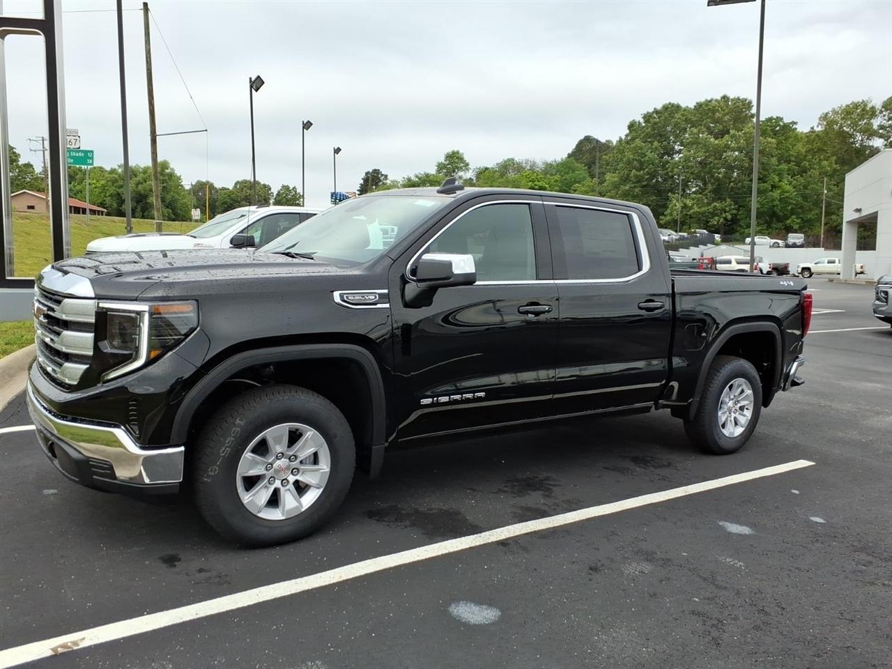 GMC Sierra 1500 4WD Crew Cab 147" SLE 2026