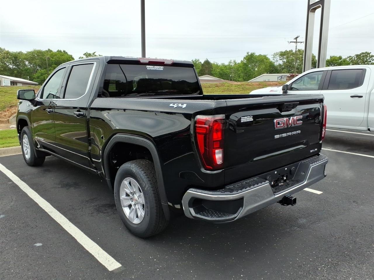 GMC Sierra 1500 4WD Crew Cab 147" SLE 2026