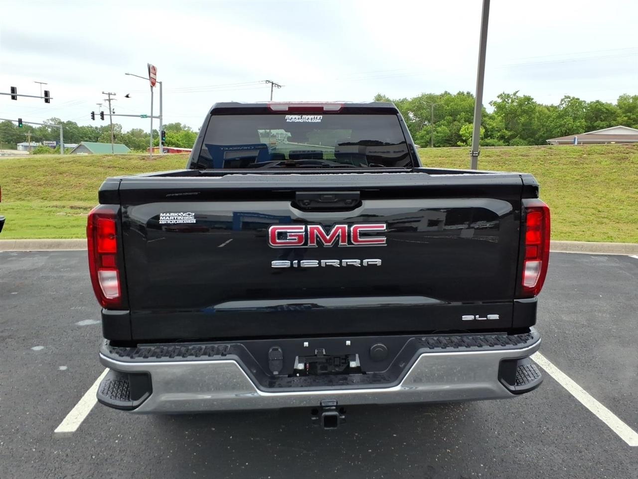 GMC Sierra 1500 4WD Crew Cab 147" SLE 2026