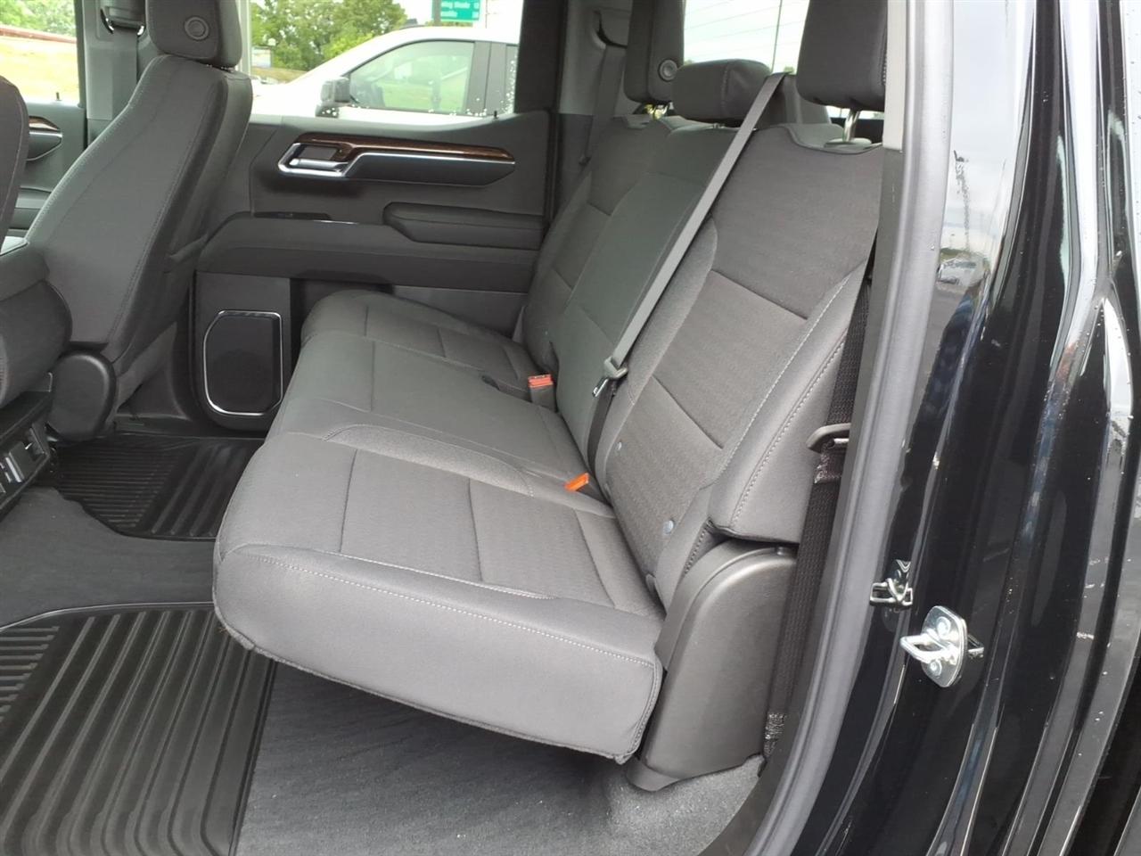 GMC Sierra 1500 4WD Crew Cab 147" SLE 2026