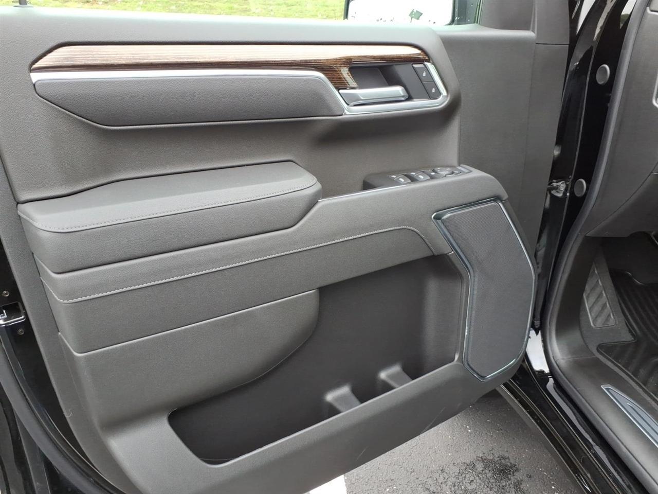 GMC Sierra 1500 4WD Crew Cab 147" SLE 2026