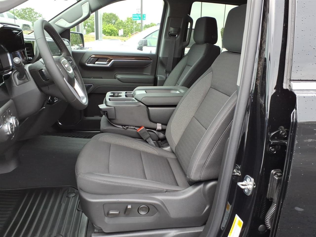 GMC Sierra 1500 4WD Crew Cab 147" SLE 2026