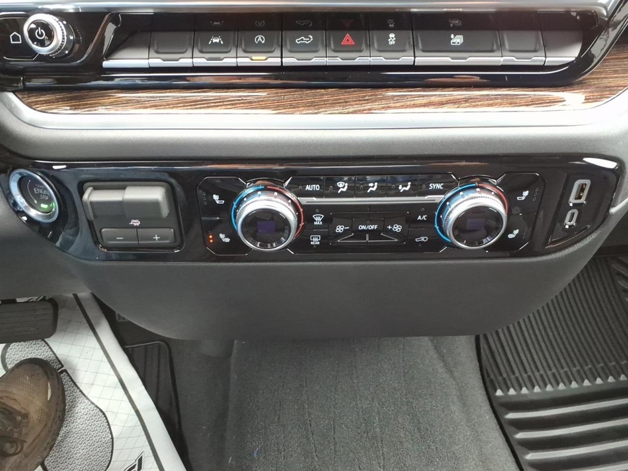 GMC Sierra 1500 4WD Crew Cab 147" SLE 2026