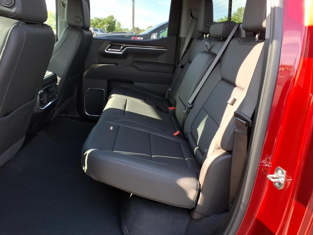 Chevrolet Silverado 1500 4WD Crew Cab 147" LTZ 2026