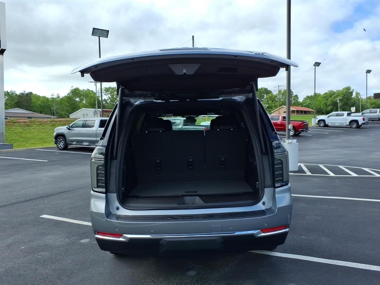 Chevrolet Tahoe 4WD 4dr LT 2026