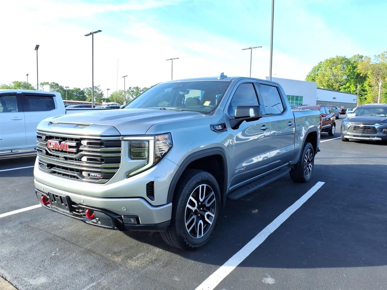 GMC Sierra 1500 4WD Crew Cab 147" AT4 2024