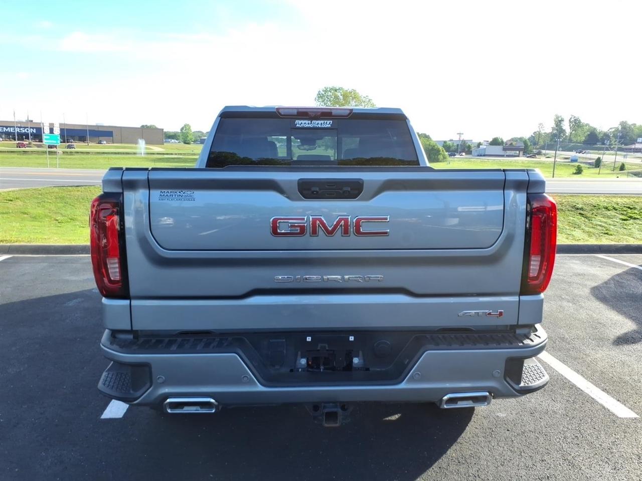 GMC Sierra 1500 4WD Crew Cab 147" AT4 2024