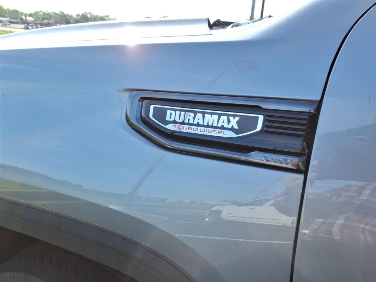 GMC Sierra 1500 4WD Crew Cab 147" AT4 2024