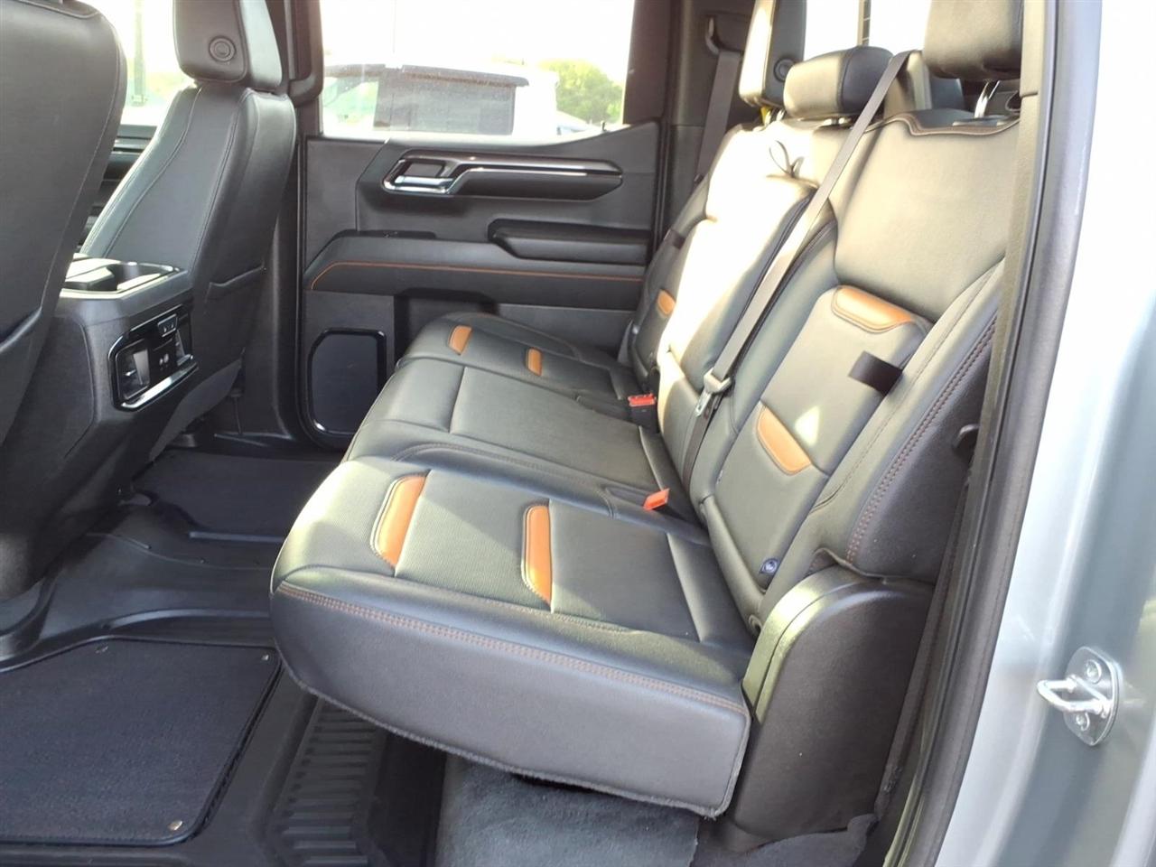 GMC Sierra 1500 4WD Crew Cab 147" AT4 2024