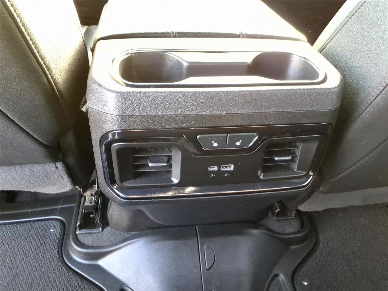 GMC Sierra 1500 4WD Crew Cab 147" AT4 2024