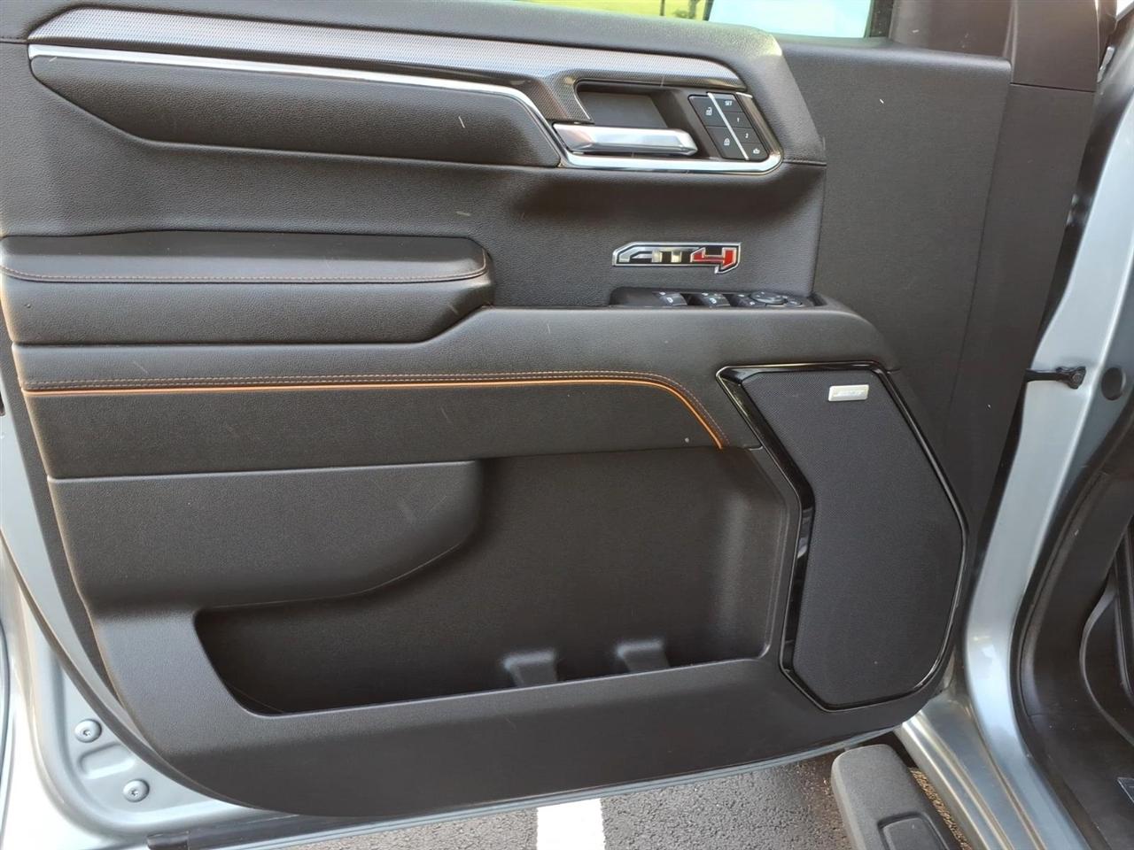 GMC Sierra 1500 4WD Crew Cab 147" AT4 2024