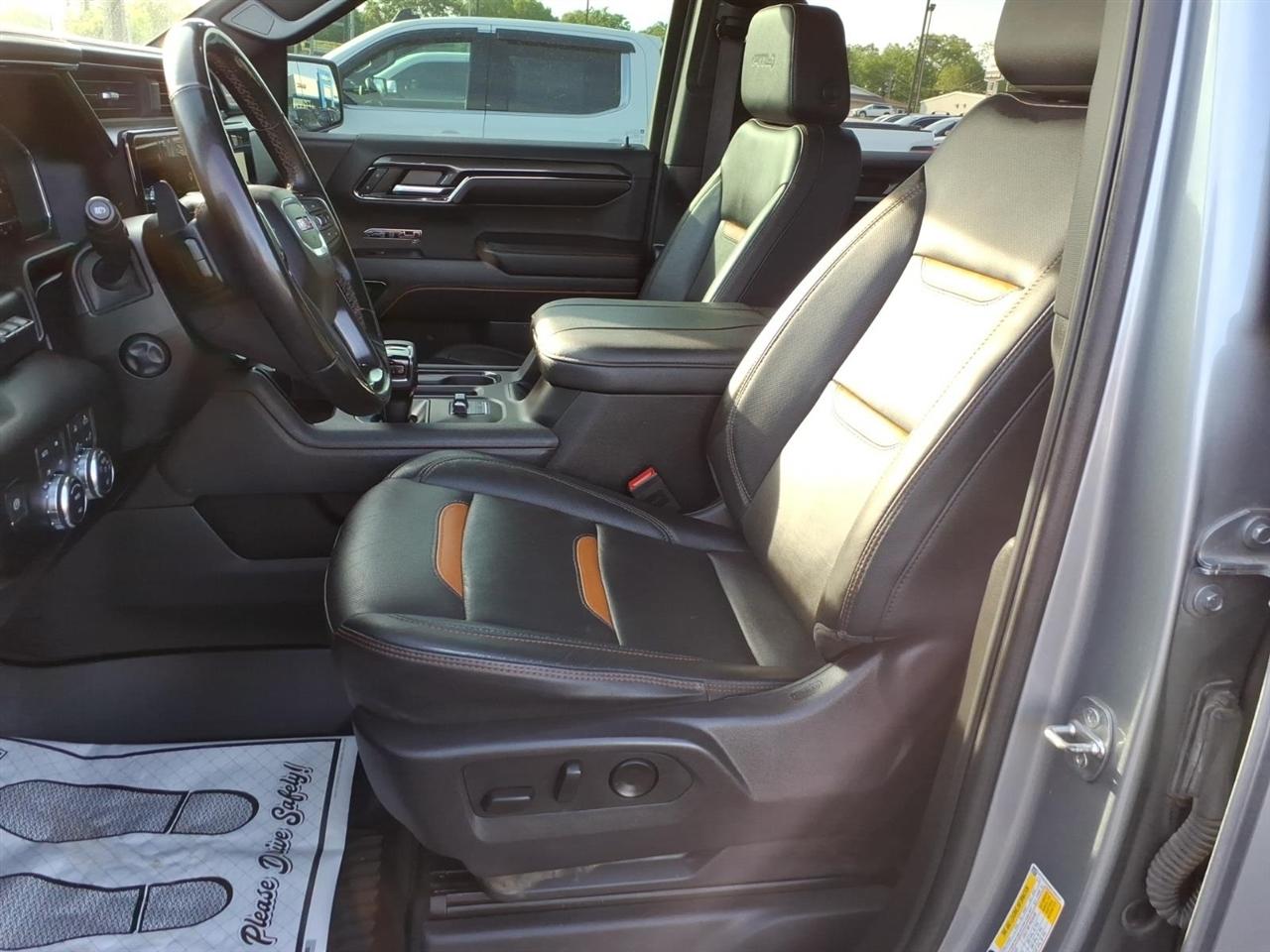 GMC Sierra 1500 4WD Crew Cab 147" AT4 2024