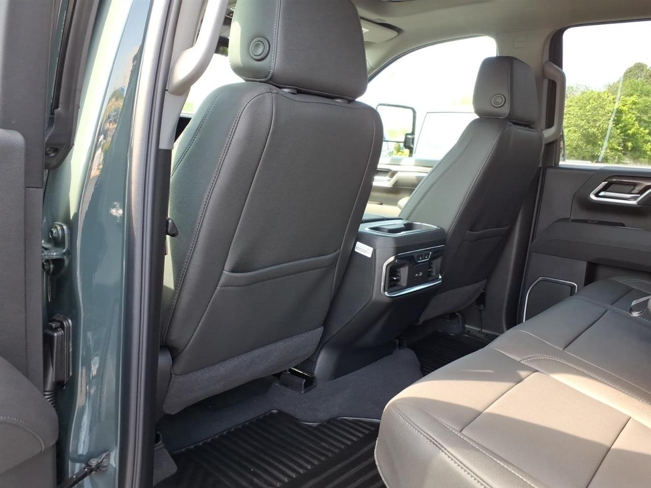 Chevrolet Silverado 2500HD 4WD Crew Cab 159" LTZ 2026