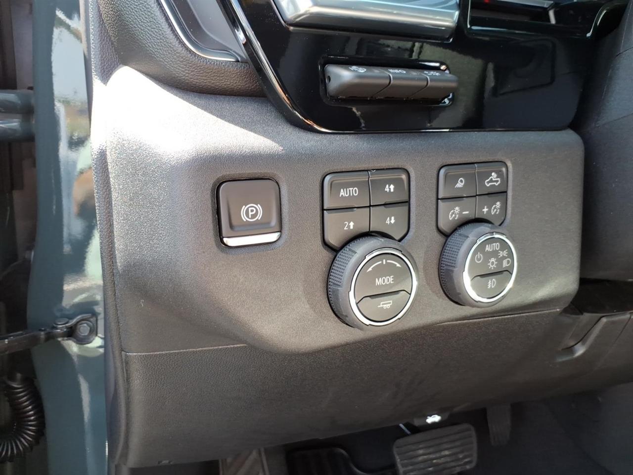 Chevrolet Silverado 2500HD 4WD Crew Cab 159" LTZ 2026