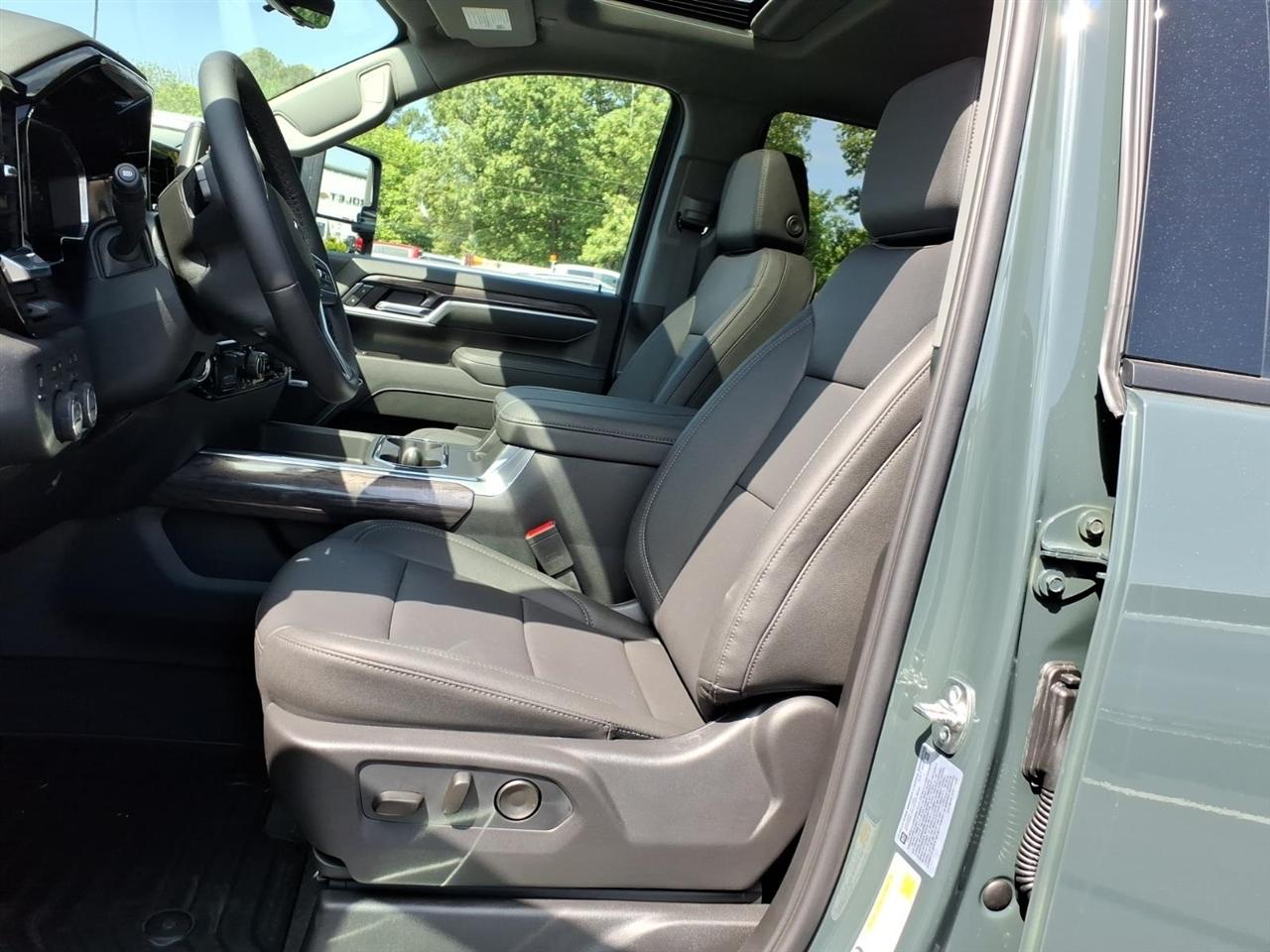 Chevrolet Silverado 2500HD 4WD Crew Cab 159" LTZ 2026