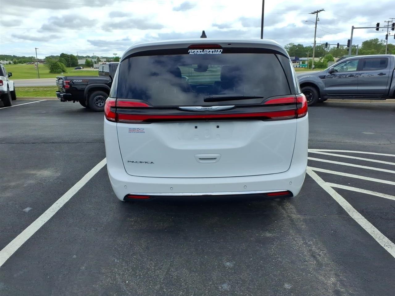 Chrysler Pacifica Touring L FWD 2023