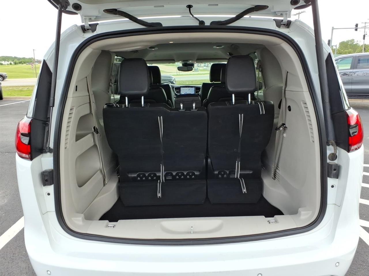 Chrysler Pacifica Touring L FWD 2023