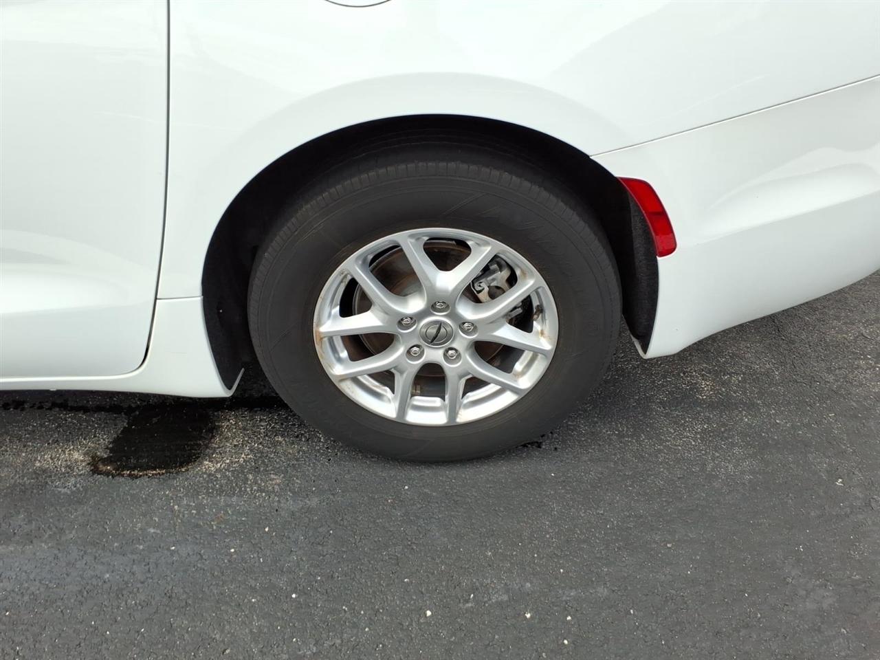 Chrysler Pacifica Touring L FWD 2023