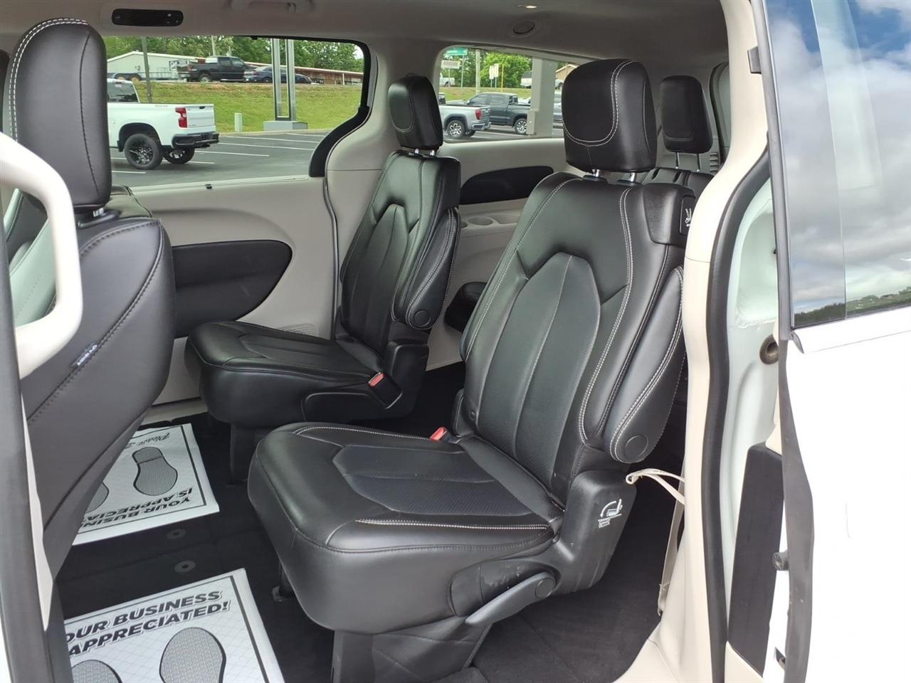 Chrysler Pacifica Touring L FWD 2023