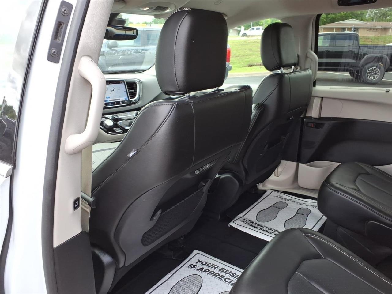 Chrysler Pacifica Touring L FWD 2023