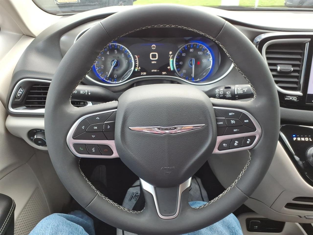 Chrysler Pacifica Touring L FWD 2023