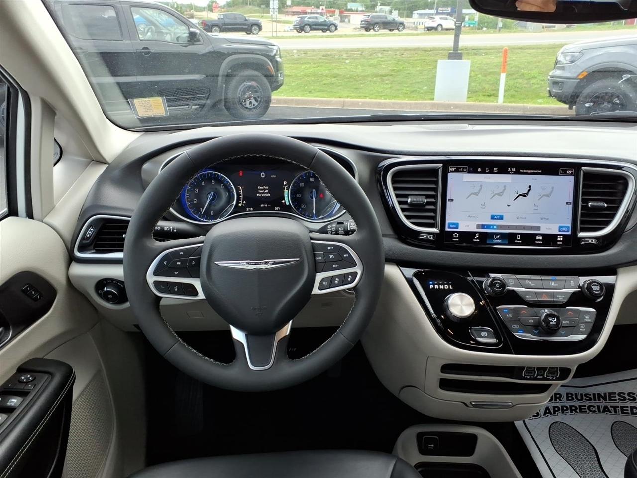 Chrysler Pacifica Touring L FWD 2023
