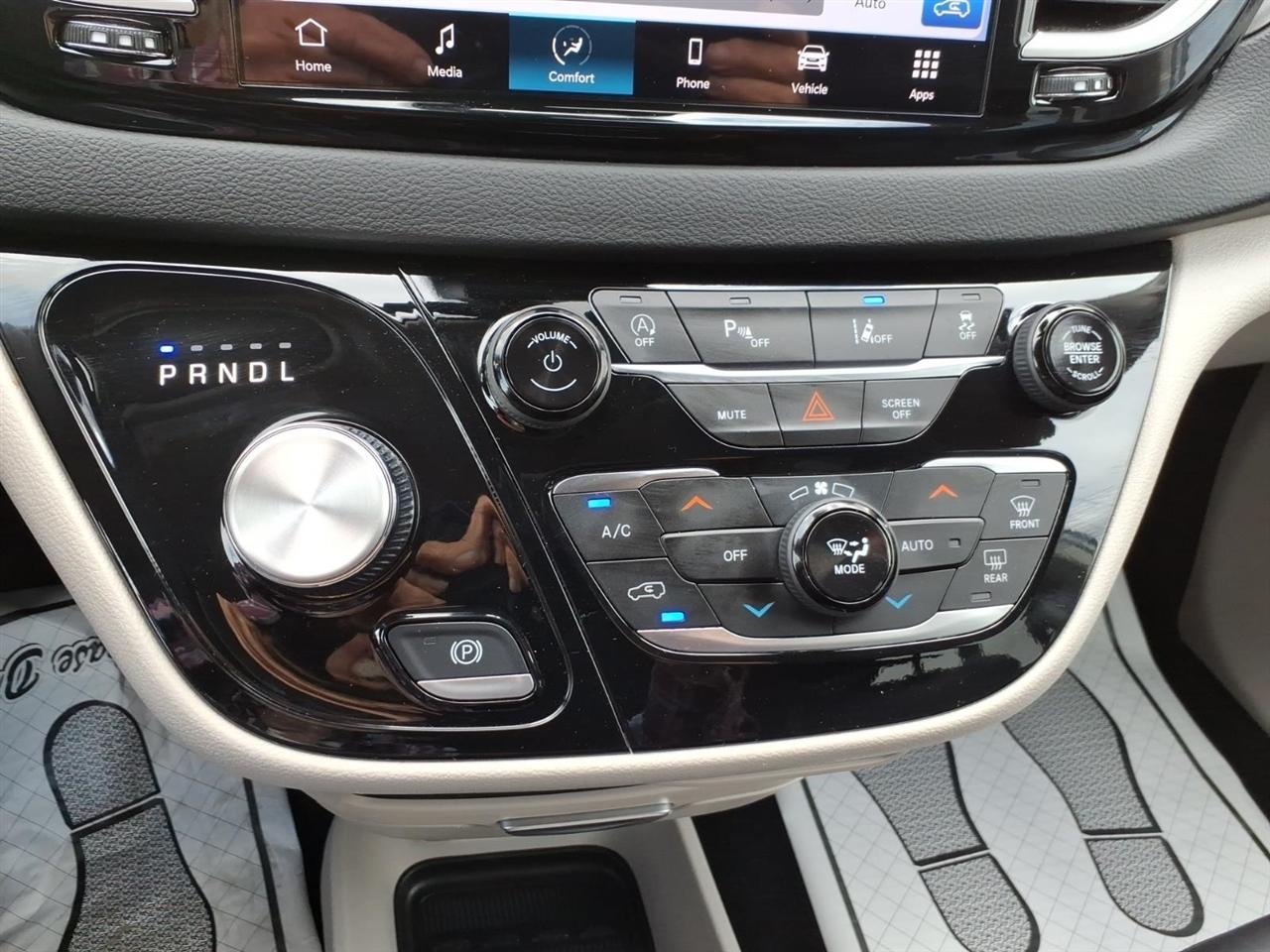 Chrysler Pacifica Touring L FWD 2023