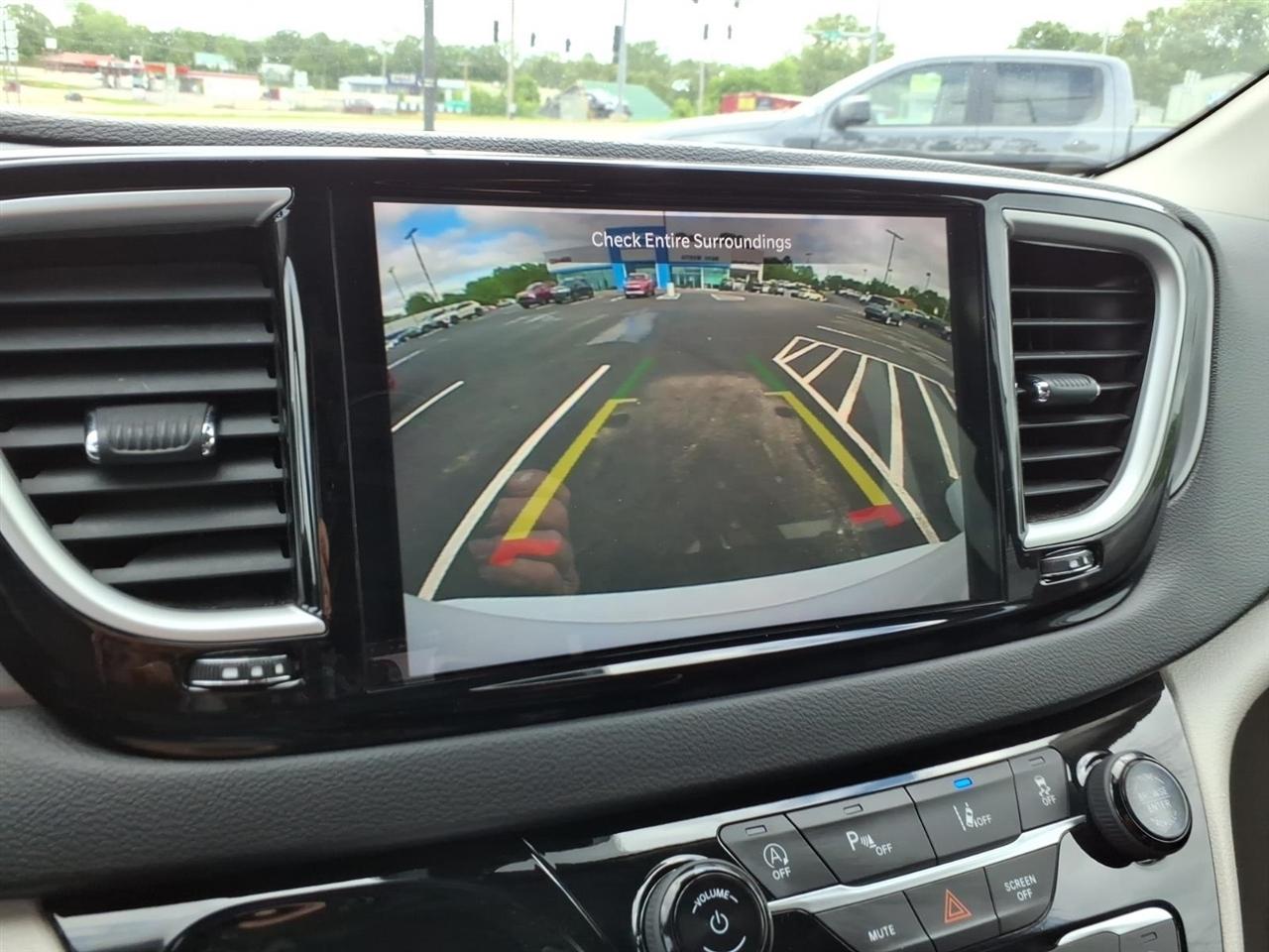 Chrysler Pacifica Touring L FWD 2023