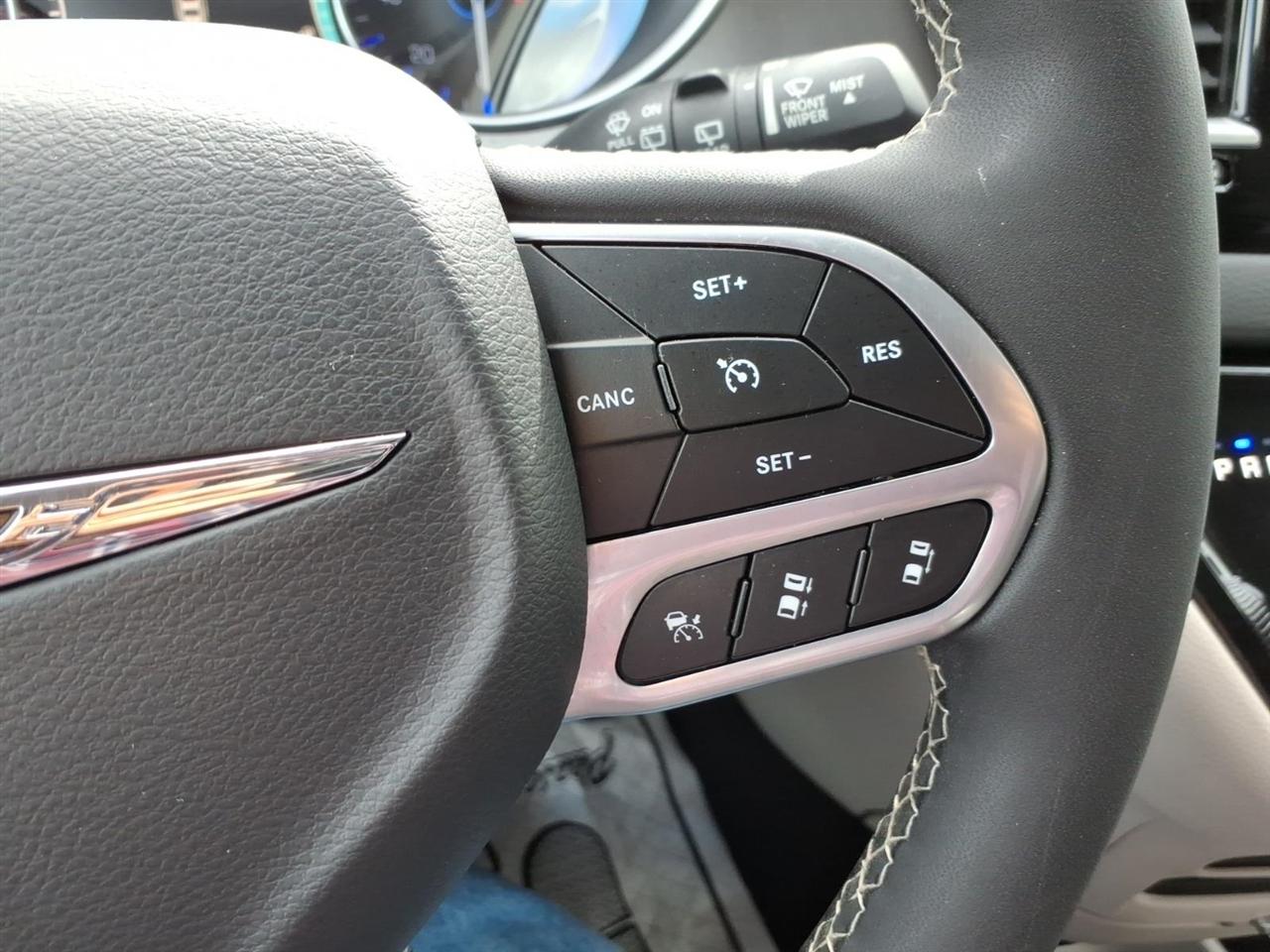 Chrysler Pacifica Touring L FWD 2023